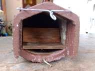 Cleaning nesting boxes